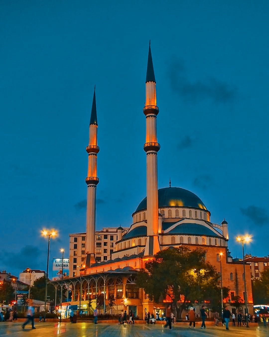 میدان مرکزی باغجیلار