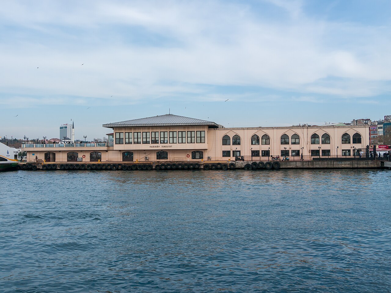 اسکله و کشتیهای کادیکوی
