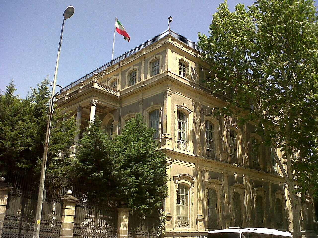 ساختمان سرکنسولگری جمهوری اسلامی ایران در استانبول، محل انجام امور کنسولی و تمدید پاسپورت